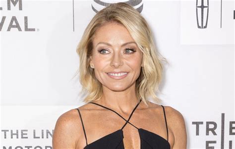 Kelly Ripa Is All About The Alkaline Diet But Should You Try It