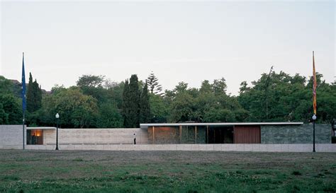 The barcelona pavilion was designed by ludwig mies van der rohe as the german national pavilion for the barcelona international exhibition, held развернуть. Barcelona Pavilion / Barcelona Pavilion, Ludwig Mies van ...
