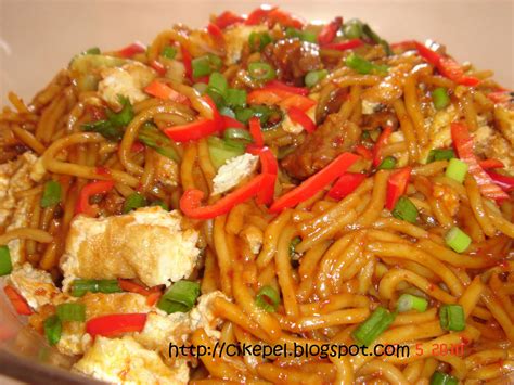 Rahsia kepada mee goreng basah yang sedap adalah air rebusan kulit udang kerana menambahkan lagi rasa manis seafood. Keluarga & Resepi: ^_^: Mee Goreng Basah Kak CT