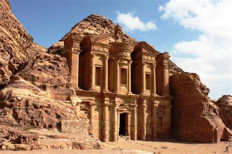Jordanien ist als touristenziel so beliebt, weil es die verschiedensten sehenswürdigkeiten zu bieten hat und darüber hinaus mit vielen verschiedenen attraktionen glänzen kann. Petra, Jordanien - Flygstolen.se blogg