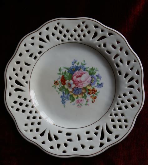 Vintage Lace Edge Decorative Cabinet Plate With Floral Design
