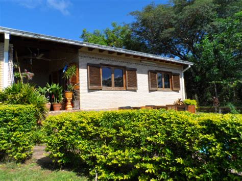 On the groundfloor there is one bedroom with its own bathrrom,a kitchen, a living room, a toilette and a storage. Haus mieten in Paraguay