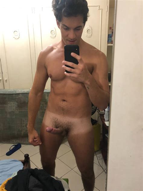 BBB22 Foto de Eliezer pelado e mostrando o pênis Foto de Penis