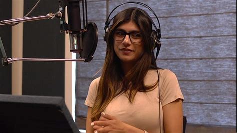 10 Reasons Why Men Would Do Anything For Mia Khalifa The Kitchen