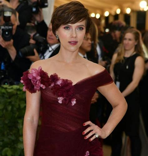 scarlett johansson drops out of rub and tug transgender role following backlash iheart
