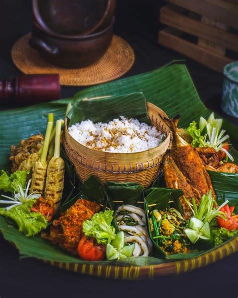 Swiss Belhotel Jambi Hadirkan Tradisi Makan Bersama Khas Bali