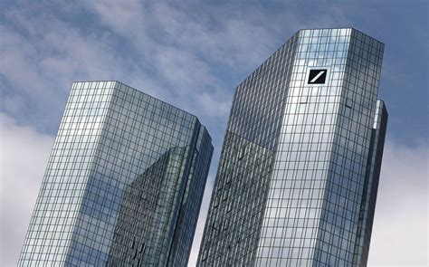 Dat doen we nog steeds. Deutsche Bank in Major Overhaul to Address Shareholder Complaints - The New York Times