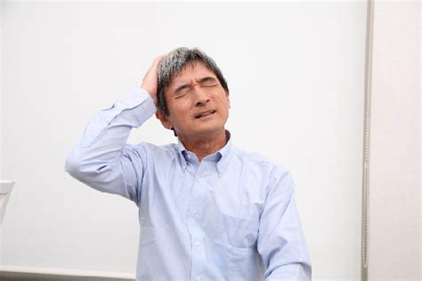 Whether or not hair graying can be reversed to help white hair turn black largely depends on the cause of graying. 白髪によるストレスを軽減する5つの方法 | THE RICH
