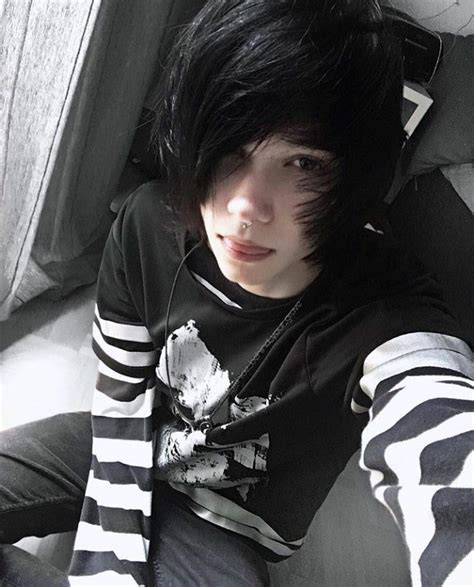 Pin By Lili On Perfis Masculinos Emo Fashion Boys Cute Emo Boys Hot