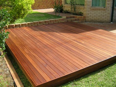 24 Wonderful Floating Wooden Deck Ideas For Your Backyard Deck