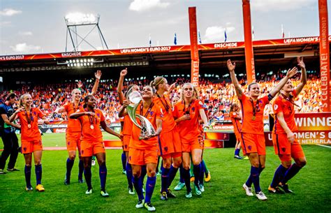 Oranje treft de wereldkampioen in het rat verlegh stadion in breda. Veronica gaat duels Oranje Leeuwinnen live uitzenden ...
