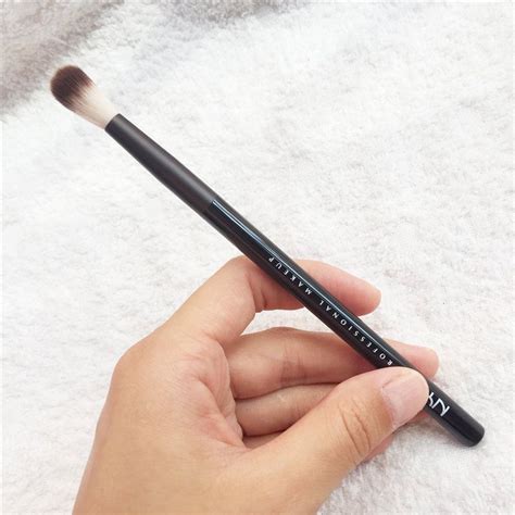 Nyxcosmetics Pro Blending Brush 16 Multi Purpose Eye Shadow Shape Contouring Brush Beauty Makeup