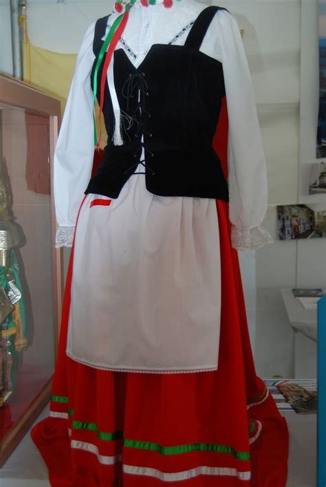 Italy Traditional Clothing For Women