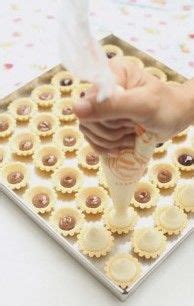 Video panduan step by step cara membuat cheese tart buncit dengan lorekan emoji langkah demi langkah. resepi cheese tart blueberry nutella buncit 04 | Makanan ...