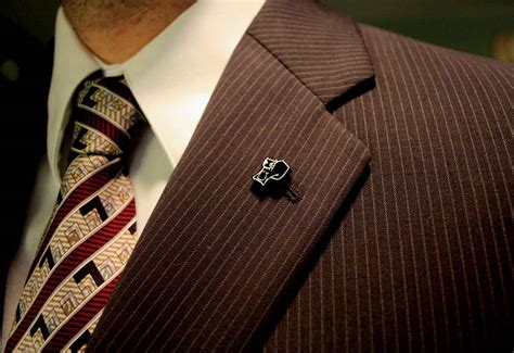 How To Choose The Right Lapel Pin For Your Style Lipo Lounge