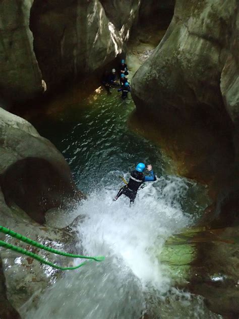 Le saut du diable 777. Canyoning Pont du Diable dans le massif des Bauges - Monté ...