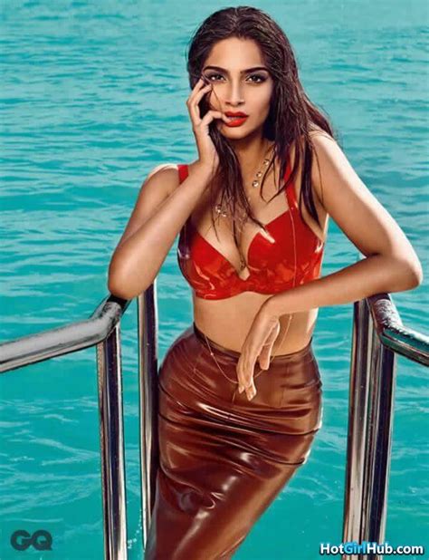 Sexy Sonam Kapoor Hot Bollywood Actress Pics 15 Photos
