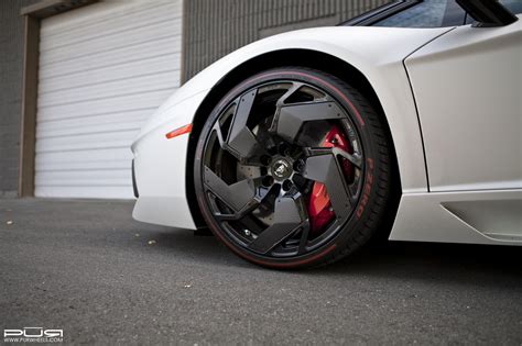 Lamborghini Aventador Pirelli Edition Staying True To Gloss Black