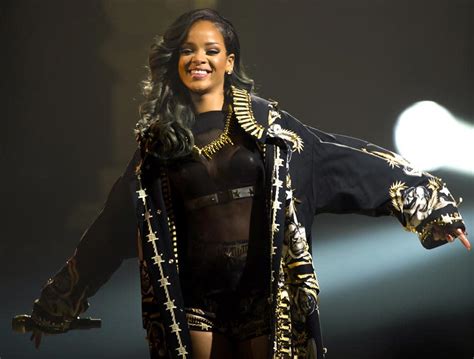 Rihanna Wins Legal Battle With Topshop Hello
