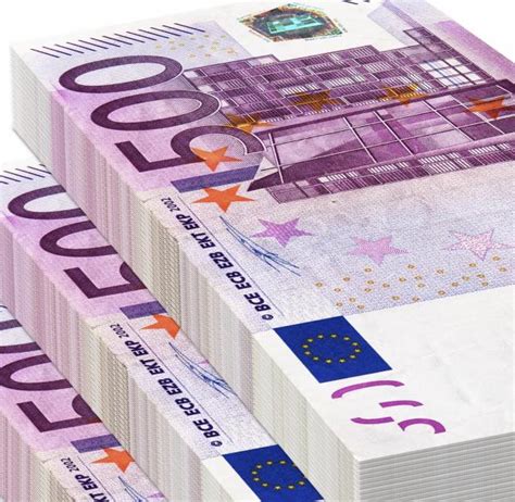 Das risiko wenn er geknackt werden würde wäre für die versicherung zu groß. 500 Euro Scheine Auf Tisch : 500 Euro Schein Keine ...
