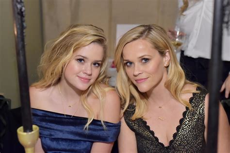 Reese Witherspoon Babe Ava Look Identical In Girls Night Out Selfie IHeart