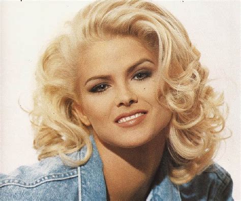 Anna Nicole Smith Biography Childhood Life Achievements And Timeline