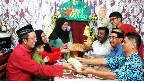Hari raya dari segi istilah bermaksud 'hari kebesaran'. Bezanya Ramadan, Syawal di Malaysia dan Indonesia | Free ...