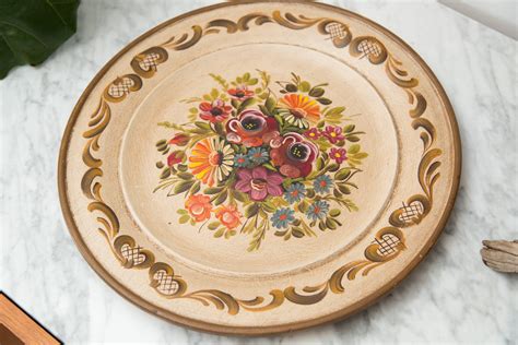 Decorative Wall Plate Hand Painted Wood Plate With Floral Pattern