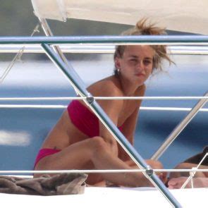 Chloe Green Nude Topless Paparazzi Pics Onlyfans Leaked Nudes