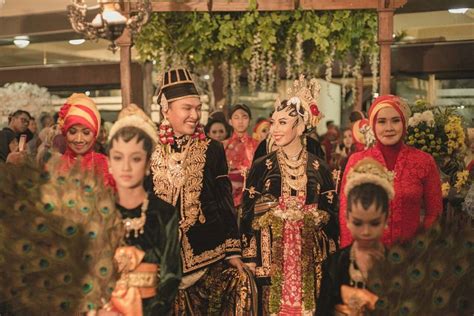 Upacara Panggih Prosesi Pertemuan Mempelai Dalam Pernikahan Adat Jawa