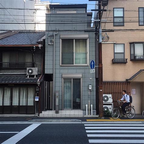 Photographer Captures Small Yet Utterly Delightful Buildings In Kyoto