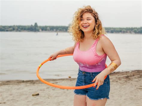 Hula Hoop Benefits 8 Reasons To Give Hooping A Try