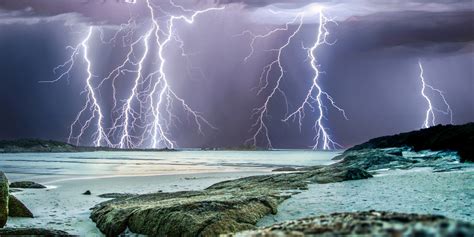 16 Spine Tingling Shots Of Lightning Strikes Illuminating