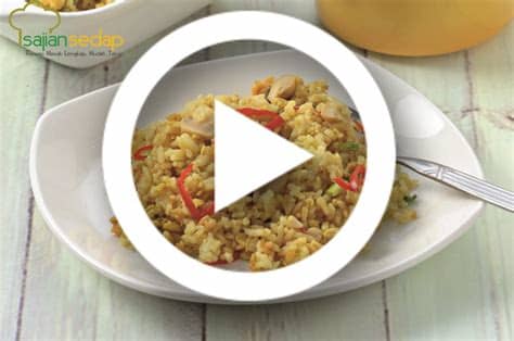 Sebelum diangkat, koreksi dulu rasanya. (Video) Resep Nasi Goreng Kuning Udang Jamur Paling Nikmat ...