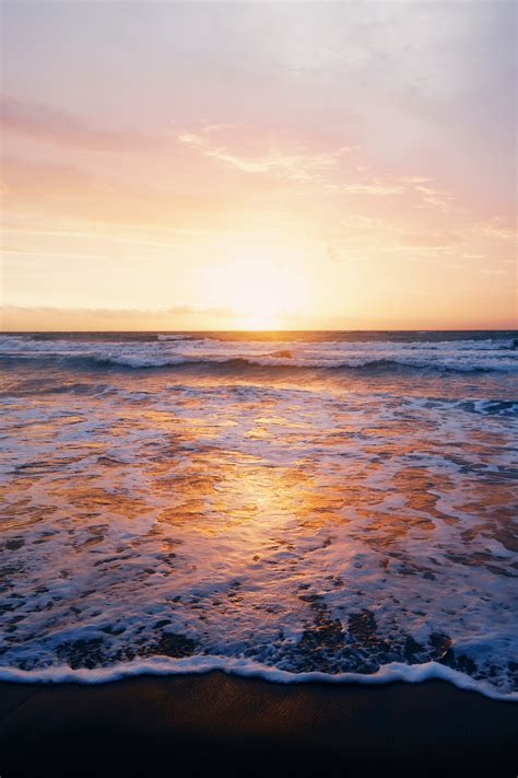 Waves And Sun Over The Water On The Ocean Image Free