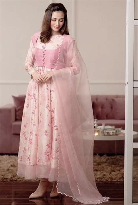 Pin By Zainab On Beautiful Dresses In 2020 Simple Pakistani Dresses