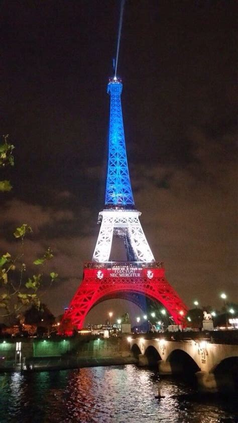 Tour Eiffel Rouge Blanc Bleu Euro 2016 Football Et Jeux Olympiques