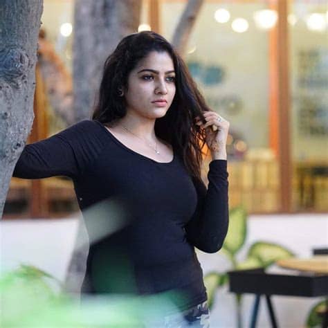 Chitra had shot to fame with her role of mullai in pandian stores. VJ Chitra (aka) Pandian Stores Mullai Images HD | TV ...
