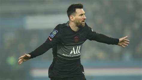 Watch Lionel Messi Finally Scores His First Ligue 1 Goal For Psg Planet Football