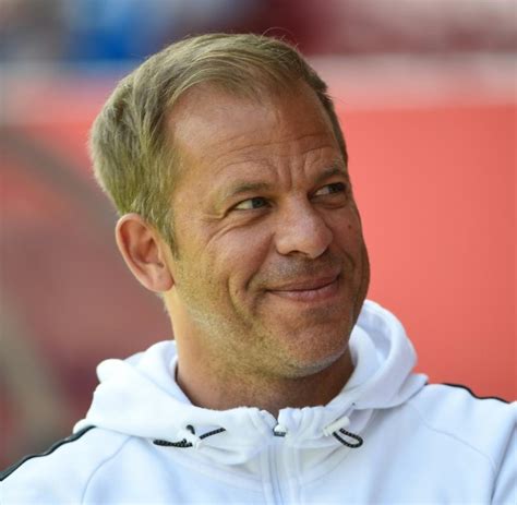 Während köln sein glück noch gar nicht fassen konnte, glich kiel eiskalt durch lee (zweiter von rechts) aus. Fußball: "Wollen mutig sein": Kiel angriffslustig vor ...