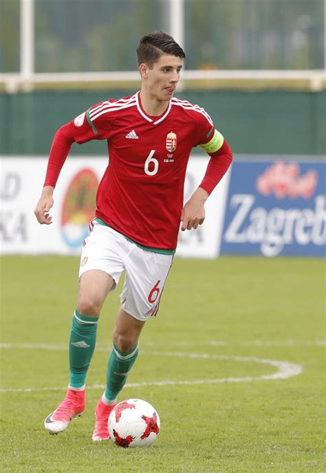 Born 25 october 2000) is a hungarian professional footballer who plays for bundesliga club rb leipzig and the hungary national team. Szoboszlai Dominik a legtehetségesebb fiatal labdarúgók ...