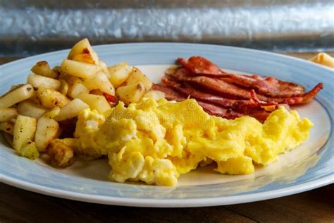 202 Scrambled Eggs Bacon Hash Browns Stock Photos Free And Royalty Free