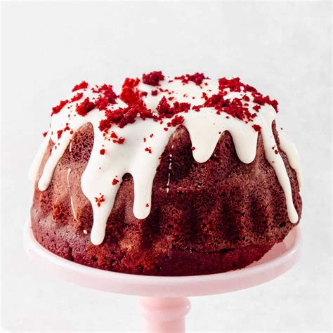 Specifically, these gorgeous little bundt cakes. Red Velvet Mini Bundt Cake Recipes / Chocolate Chip Red ...