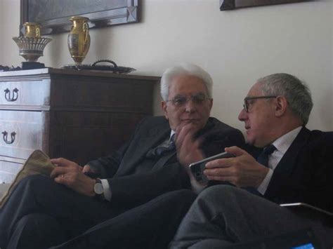Il presidente della repubblica sergio mattarella assisterà alla cerimonia di conferimento del sigillum magnum al presidente della repubblica portoghese, marcelo nuno duarte rebelo de sousa che si. Sergio Mattarella festeggia in famiglia l'elezione a ...