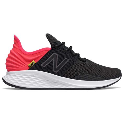 Hareket halindeki sporcular için tasarlanan new balance fresh foam roav koşu ayakkabısı ile sabah koşunuzdan günün bitene kadar konforunuzu sağlarken tarzınızdan ödün vermezsiniz. New balance Fresh Foam Roav Black buy and offers on Runnerinn