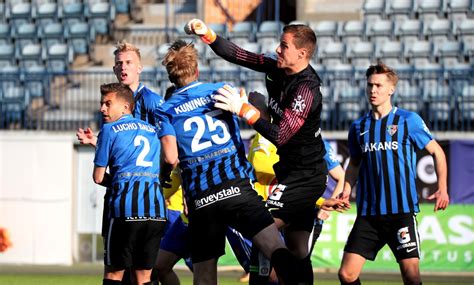 Moisander karerasini 2001 yildan boshlab yoshligidan boshladi tps turku, 2003 yildan oldin qo'shilgan amsterdamning. FC Interin maalivahtivalmennus täyttää Jani Meriläisen ...