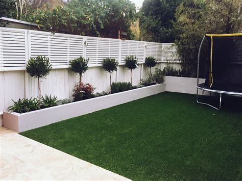 The aim of this post is to provide you with a basic understanding of some of the design principles involved in contemporary garden design. small garden design minimalist modern contemporary ...