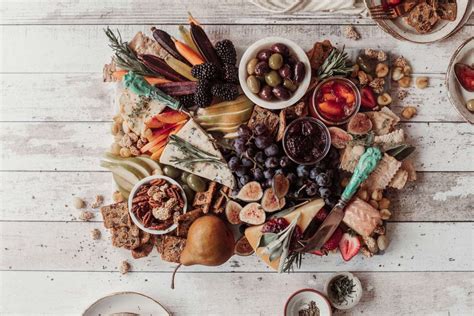 The traditional christmas meal has not changed over the years. 8 Non-Traditional Christmas Dinner Ideas to Try in 2020 | UrbanMatter