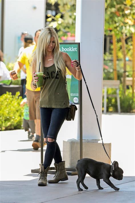 Christina El Moussa Grabs A Green Juice And Gives Us Workout Motivation