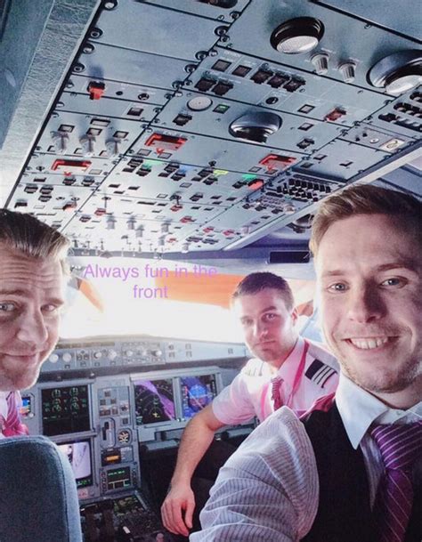 Pilots Slammed For Taking Selfies To Share With Passengers On Board Wow